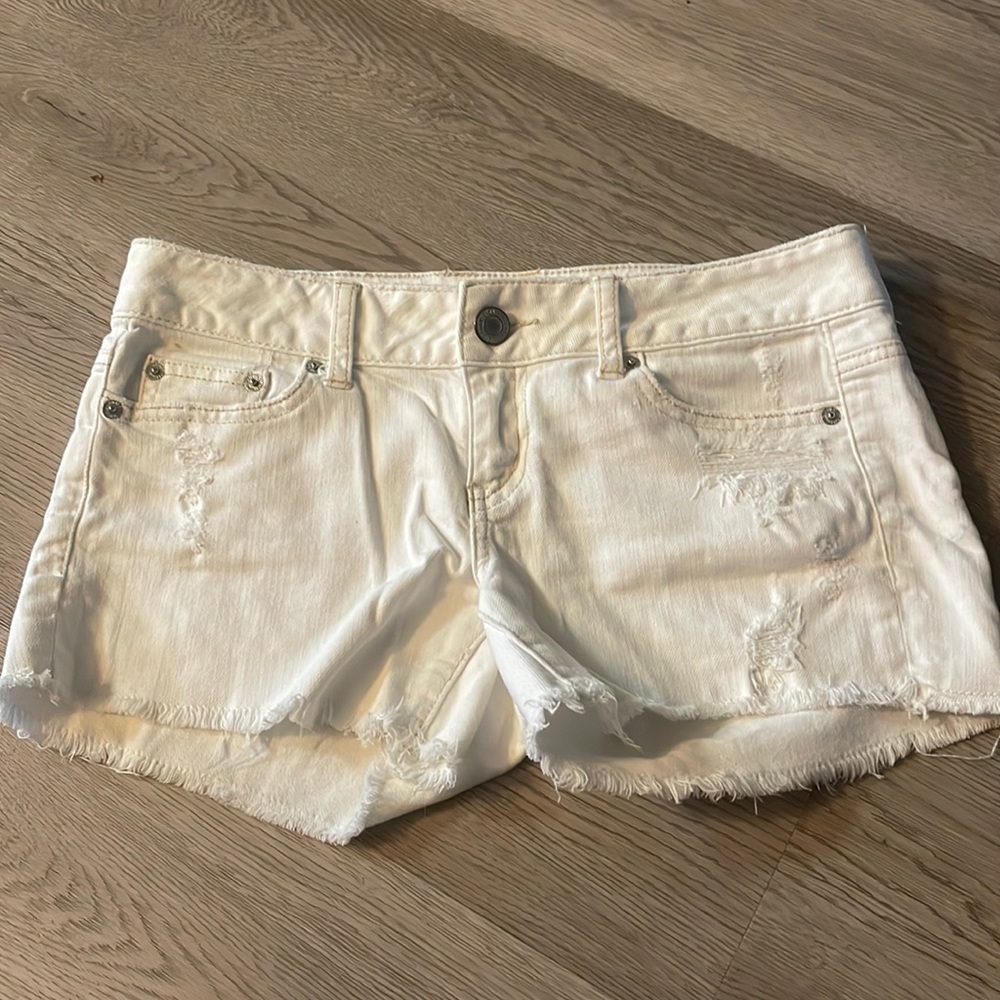 American eagle low rise white shorts